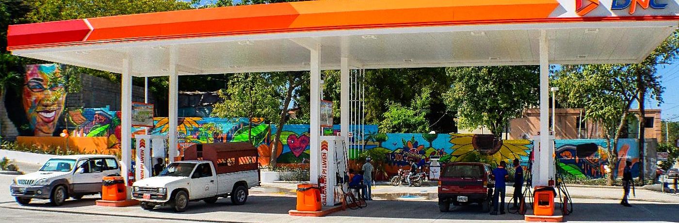 Kanopi stasyon gaz DNC nan koulè konpayi an